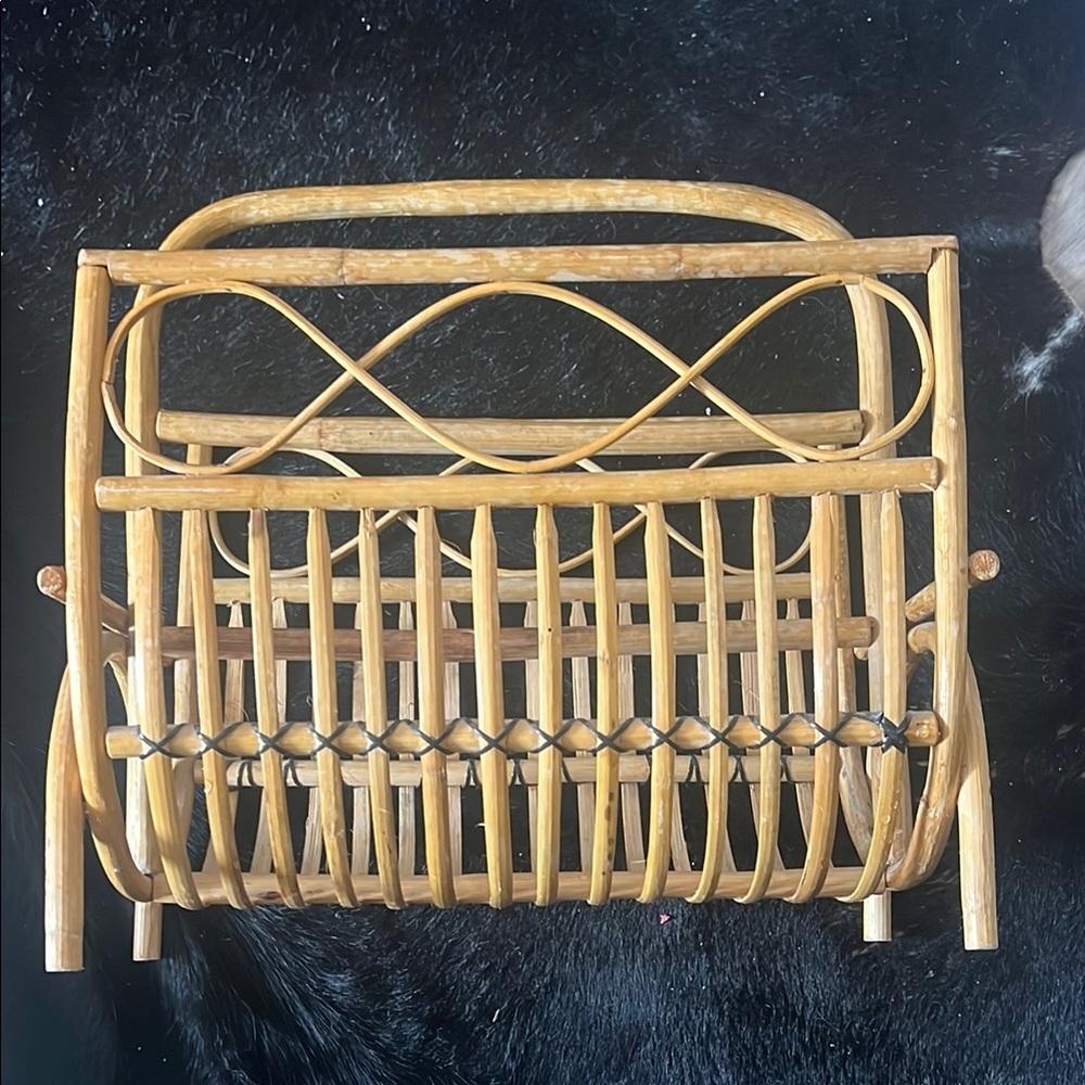 Vintage Rattan Magazine Rack - Natural Brown - Picture 4 of 10